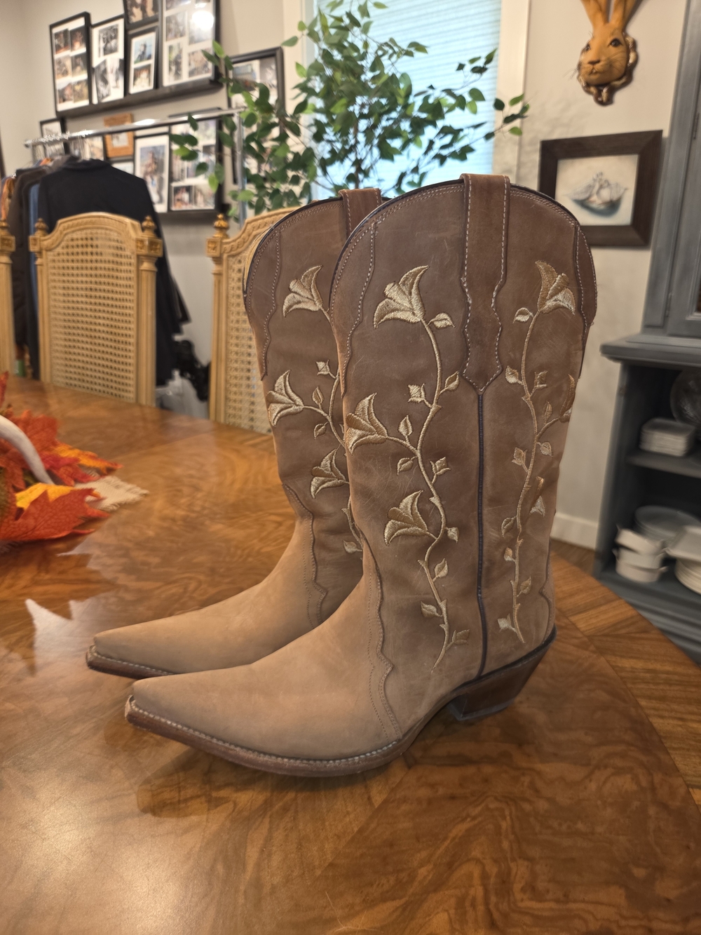 Rudel Women’s Tan Embroidered Western Cowboy Boots